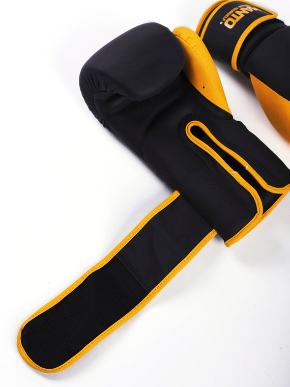 MANTO Boxing Gloves ESSENTIAL – Black/Orange